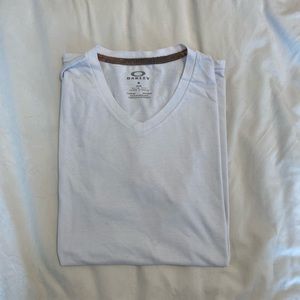 Oakley v neck t shirt